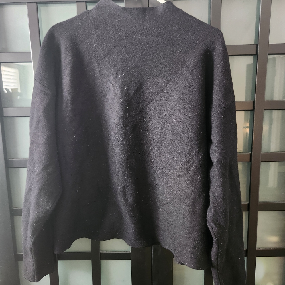 Women's Black Crew Neck Sweater